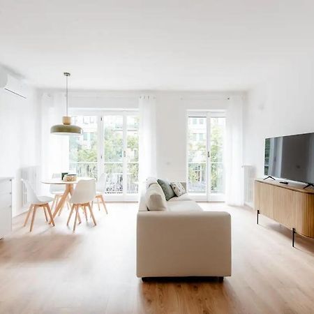 Luxury 2 Bedroom Apartament, Close To San Siro, Fiera And 10 Min Metro To Duomo Милано Екстериор снимка