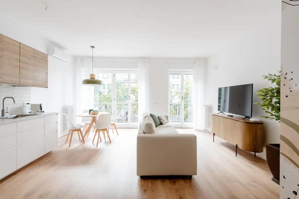 Luxury 2 Bedroom Apartament, Close To San Siro, Fiera And 10 Min Metro To Duomo Милано Екстериор снимка